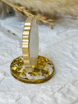 White Mini Car Dashboard Stand – Gold Ayatul Kursi (round) — gallery