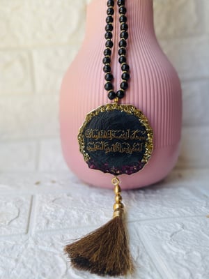 WHITE BASE & PEARLS WITH ROSE PETALS (TRAVEL DUA/SAFAR KI DUA)