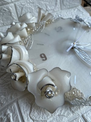 SILVER SERENITY: RESIN 3D FLOWER WALL CLOCK & BUTTERFLIES — gallery