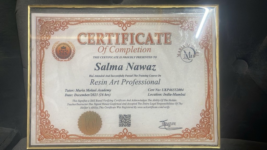 Maria Molaei Academy — Resin Art Professional certificate