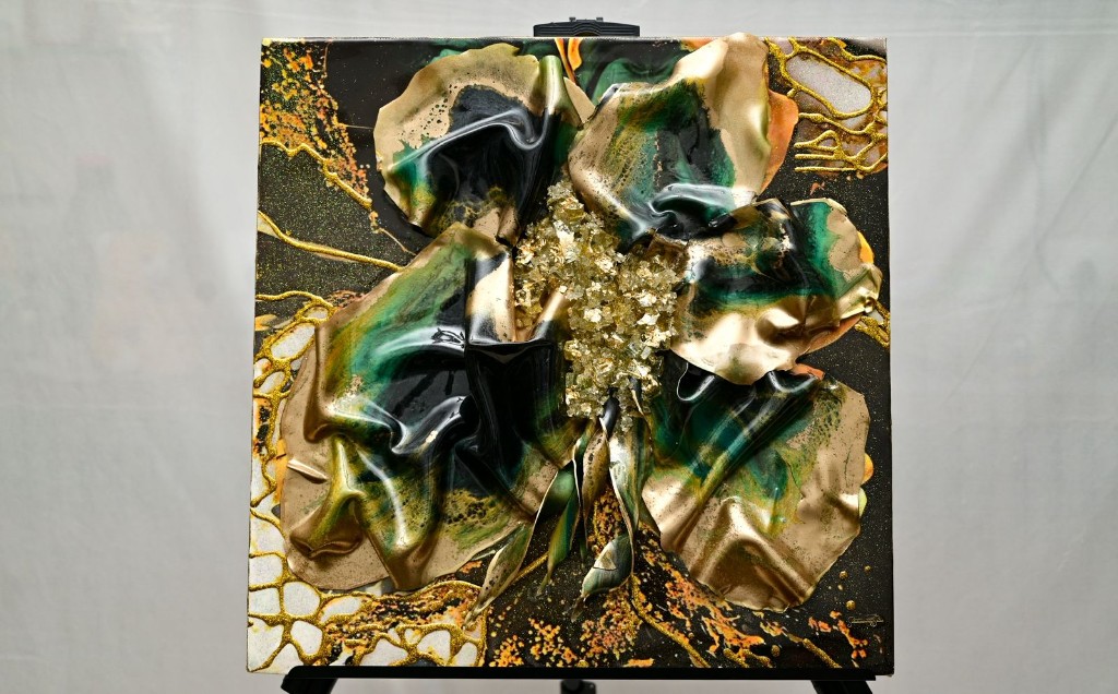 Emerald & Gold 3D Flower — Solasta Resin Art